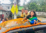 লোহাগড়া পাইলট স্কুলের প্রধানশিক্ষকের রাজকীয় বিদায়