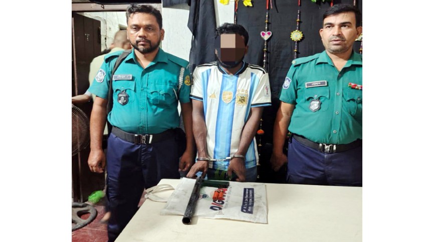 খুলনায় অস্ত্র-গুলিসহ জোড়া খুন মামলার আসামি গ্রেপ্তার