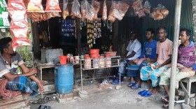 বিশ্বাস-সততায় চলছে দোকানিবিহীন টি স্টল
