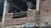 নোটিস অমান্য করে ভবনে কাজ অব্যাহত রাখায় সরঞ্জাম জব্দ