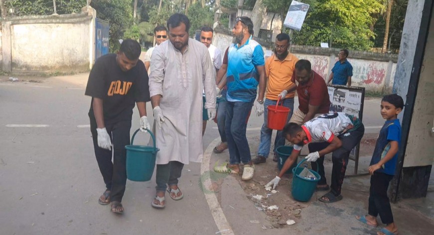 লোহাগড়ায় সড়ক পরিস্কার করলেন নেতা-কর্মীরা