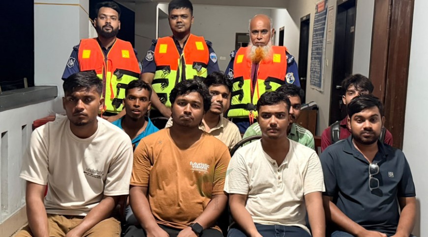 কয়রায় পর্যটকবাহী নৌকা ডুবি, উদ্ধার