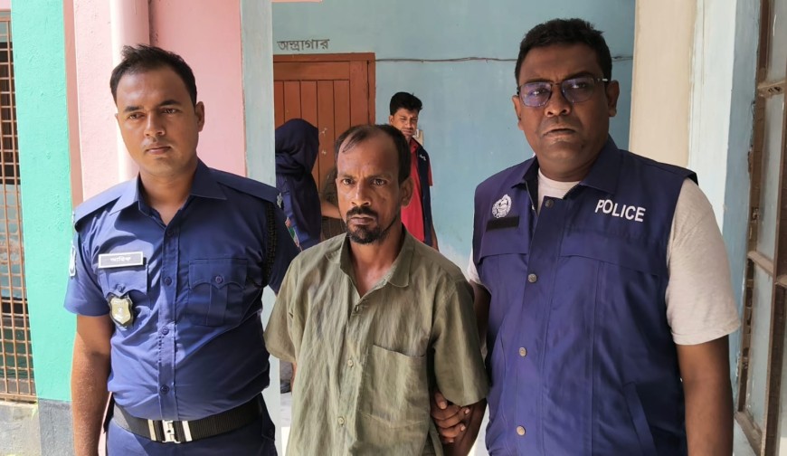 মেহেরপুরের শীর্ষ সন্ত্রাসী 'বোমা হোসেন' গ্রেপ্তার, ককটেল উদ্ধার