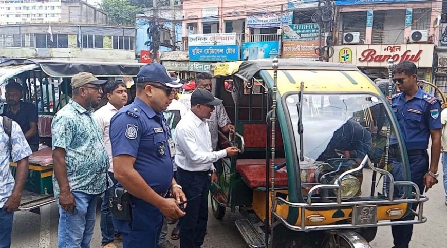 শৃঙ্খলা ফেরাতে মাঠে নেমেছে যশোর পৌরসভা