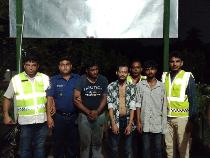 যশোরে মাদকবিরোধী অভিযানে আটক ৪