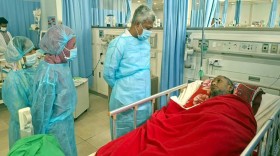 চিকিৎসাধীন সাংবাদিক আলমগীরকে দেখতে হাসপাতালে প্রতিমন্ত্রী অমিত