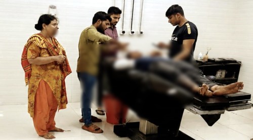 প্রেমিকার হাত কুপিয়ে বিচ্ছিন্ন, মেয়েকে বাঁচাতে গিয়ে আহত বাবা-মা