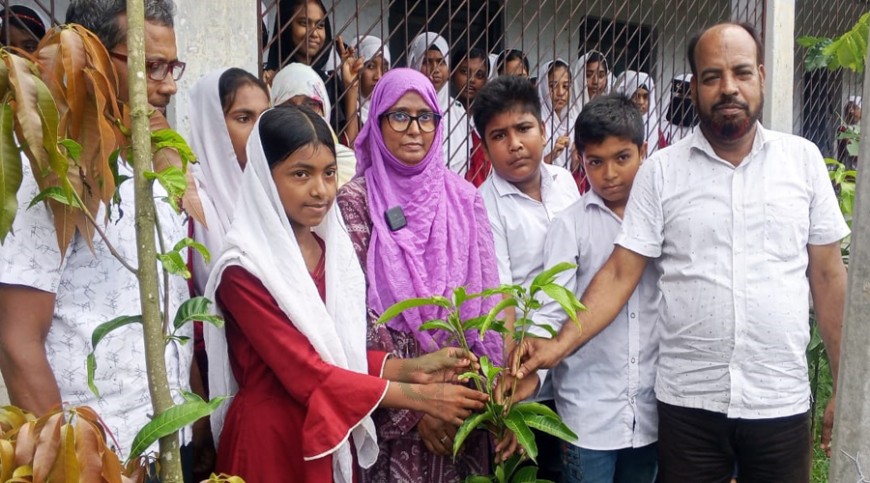 মহেশপুরে স্কুলে বৃক্ষরোপণ ও আলোচনা সভা