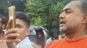 মাগুরায় পুলিশ সদস্যকে প্রকাশ্যে থাপ্পড় মাইক্রো মালিক সমিতির সভাপতির