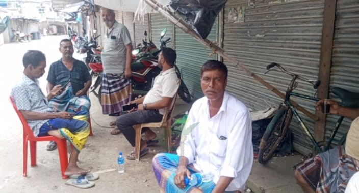 ‘নিয়মবহির্ভূত খাজনা আদায়ের প্রতিবাদে’ মেহেরপুরে কাঁচাবাজার বন্ধ