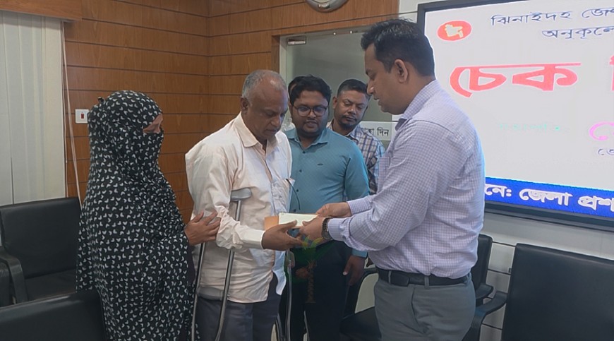 ঝিনাইদহে সড়ক দুর্ঘটনায় হতাহত পরিবারকে বিআরটিএ’র অনুদান