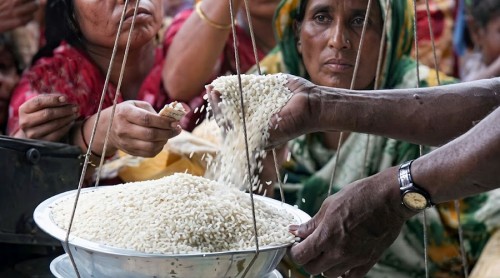 ৫৫ লাখ পরিবারকে স্বস্তি দিতে ১৫ টাকায় চাল