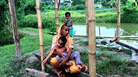 মাথার চুল বিক্রি করে ঘরভাড়া পরিশোধ!