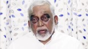 আত্মীয়স্বজনের সহায়তায় সংসার চলছে বলে জানালেন আসাদুজ্জামান খান কামাল