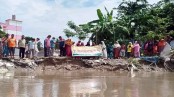 বড়দিয়া বাজার ও বসতবাড়ি রক্ষায় নবগঙ্গার তীরে মানববন্ধন