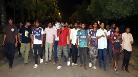চাকরির ভাইভায় নম্বর বাড়ানোর প্রতিবাদে খুবিতে বিক্ষোভ