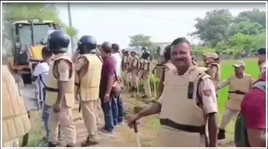 আসামে বুলডোজার দিয়ে গুঁড়িয়ে দিলো ৭৩ মুসলিমের বাড়ি, হাইকোর্টের প্রশ্ন