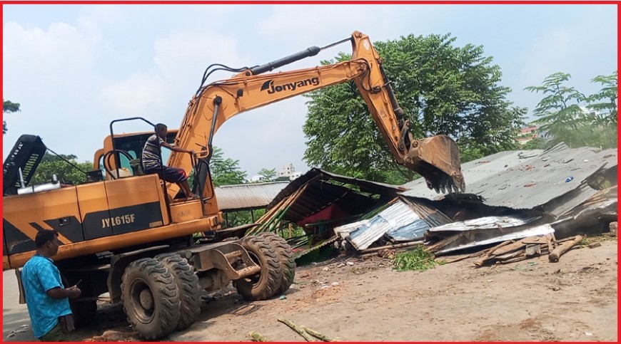 যশোরে অবৈধ স্থাপনার বিরুদ্ধে পৌরসভা-প্রশাসনের অভিযান