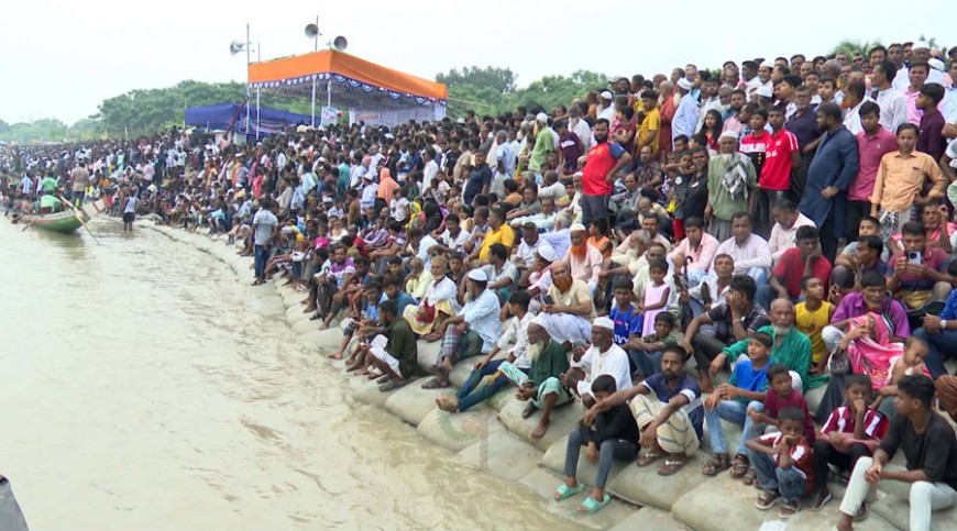 গড়াই নদীতে তিনদিনের নৌকা বাইচ প্রতিযোগিতা উদ্বোধন