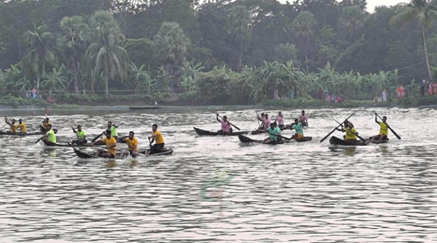 অভয়নগরের ধুলগ্রামে ডিঙি নৌকাবাইচ