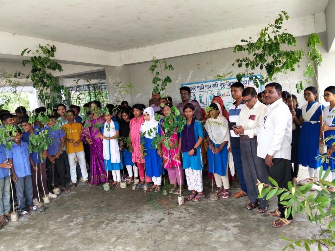 পাইকগাছায় গাছের চারা রোপণ কর্মসূচি উদ্বোধন