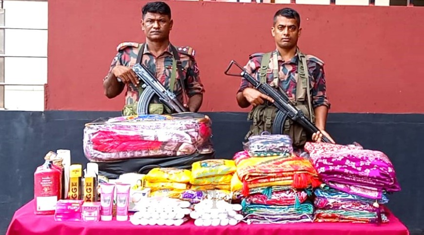 যশোরে বিজিবির হাতে শাড়ি-কসমেটিকসসহ চোরাচালানি পণ্য জব্দ