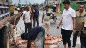 যশোর-মণিরামপুর মহাসড়কের ভাঙা অংশ সংস্কার করলেন রাজু