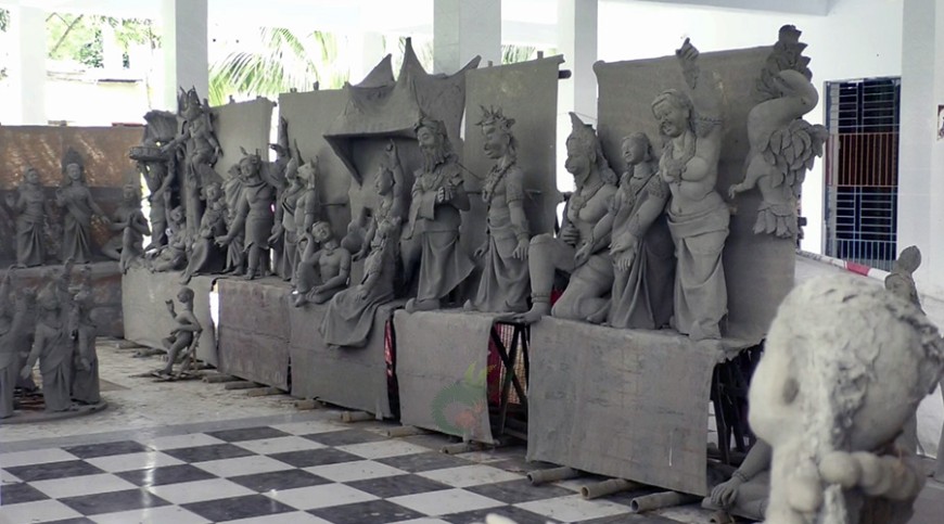 যশোরে শারদোৎসবের আমেজ, এক মন্দিরেই ১০১ প্রতিমা