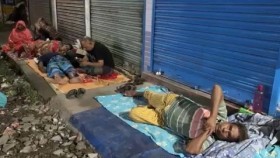 কোলকাতায় হোটেল সংকটে রাস্তায় রাত কাটাচ্ছেন বাংলাদেশি রোগীরা
