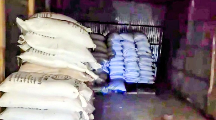 শ্রীপুরে অবৈধভাবে মজুদকৃত ৩২৮ বস্তা সার জব্দ, দুইজনের নামে মামলা